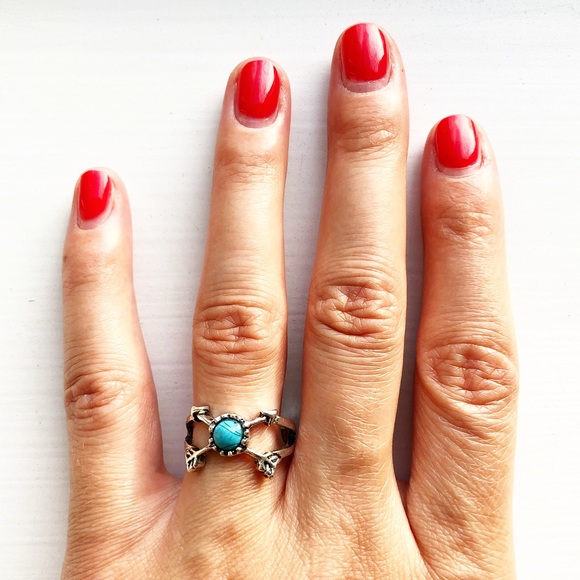 Boho tarnished silver & turquoise arrow ring - Picture 1 of 7